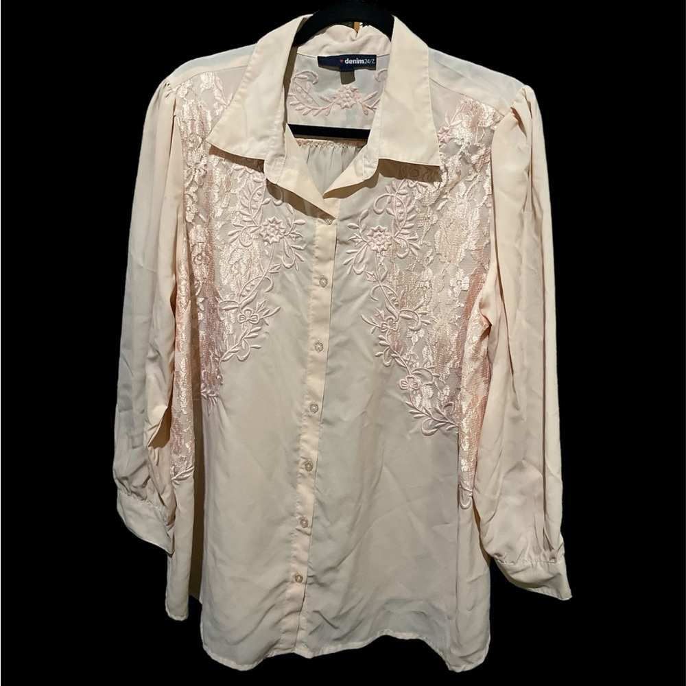 Denim 24/7  size 20W button up blouse in peach with lace and embroidery EUC